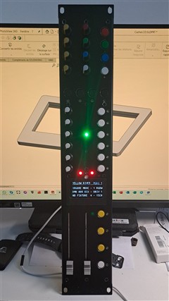 Prototype d'une tranche GrandPA avec ses boutons RGB allumés