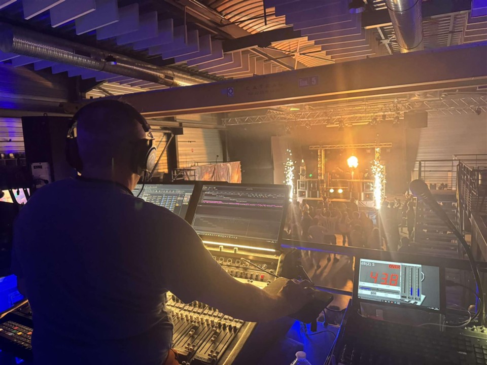 Pilotage des lumières avec la console GrandPA à l'EMH Festival
